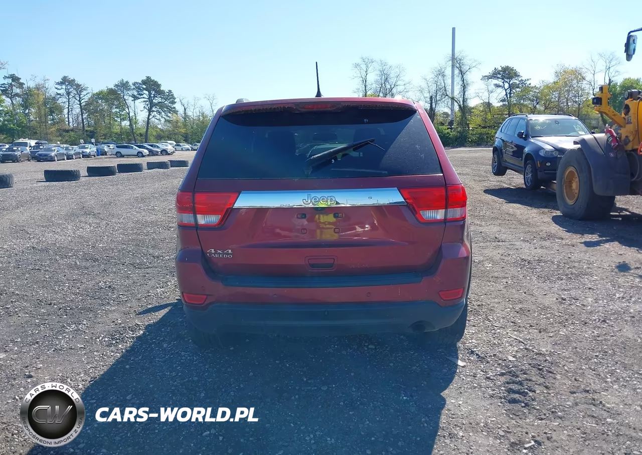 2013 Jeep Grand Cherokee Laredo VIN:1C4RJFAG7DC560847 - 16