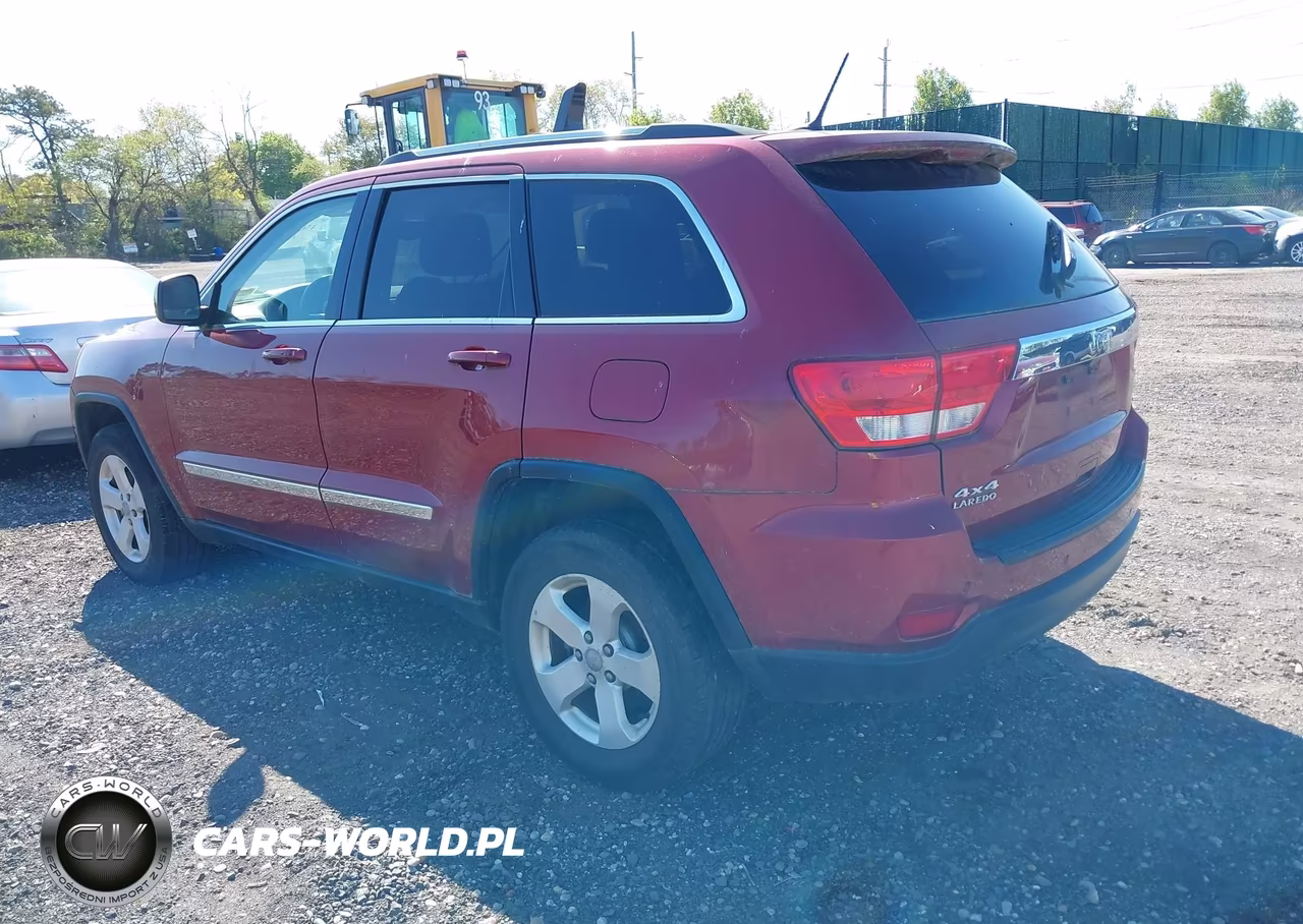 2013 Jeep Grand Cherokee Laredo VIN:1C4RJFAG7DC560847 - 3