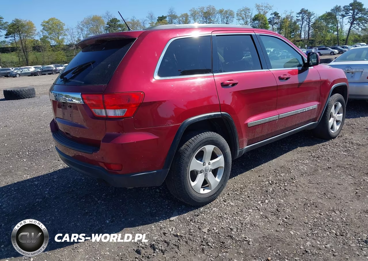 2013 Jeep Grand Cherokee Laredo VIN:1C4RJFAG7DC560847 - 4
