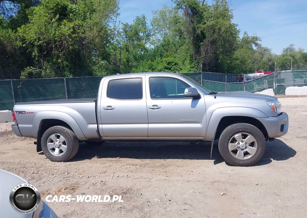 2015 Toyota Tacoma Base V6 VIN:5TFMU4FNXFX028498 - 14