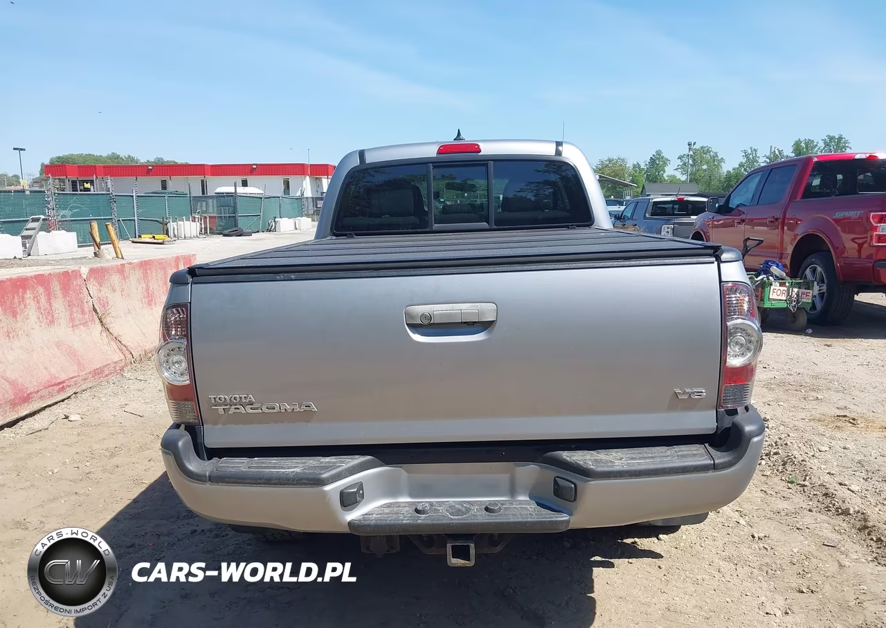 2015 Toyota Tacoma Base V6 VIN:5TFMU4FNXFX028498 - 17