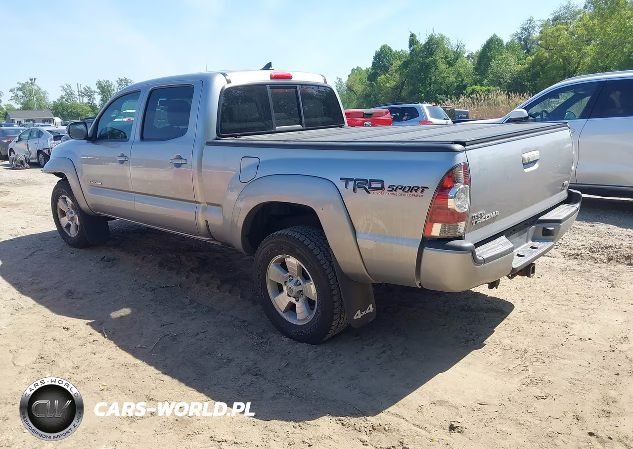 2015 Toyota Tacoma Base V6 VIN:5TFMU4FNXFX028498 - 3