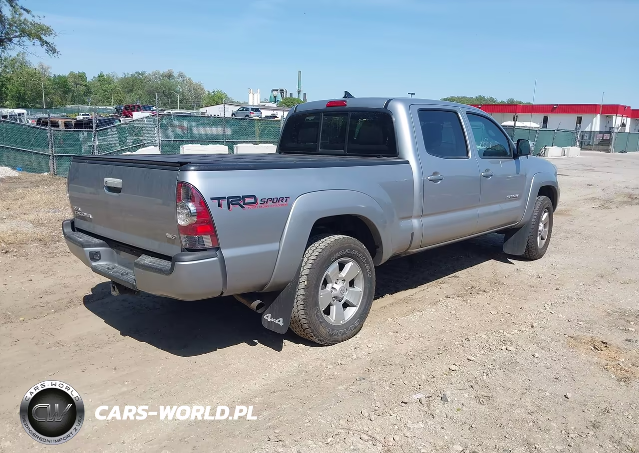 2015 Toyota Tacoma Base V6 VIN:5TFMU4FNXFX028498 - 4
