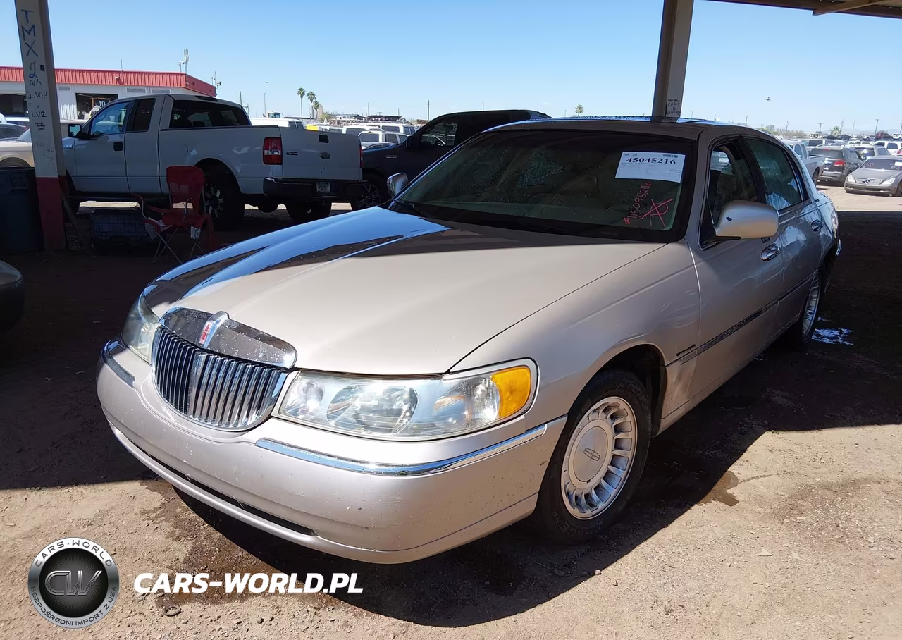 2000 Lincoln Town Car Executive VIN:1LNHM81WXYY918811 - 2