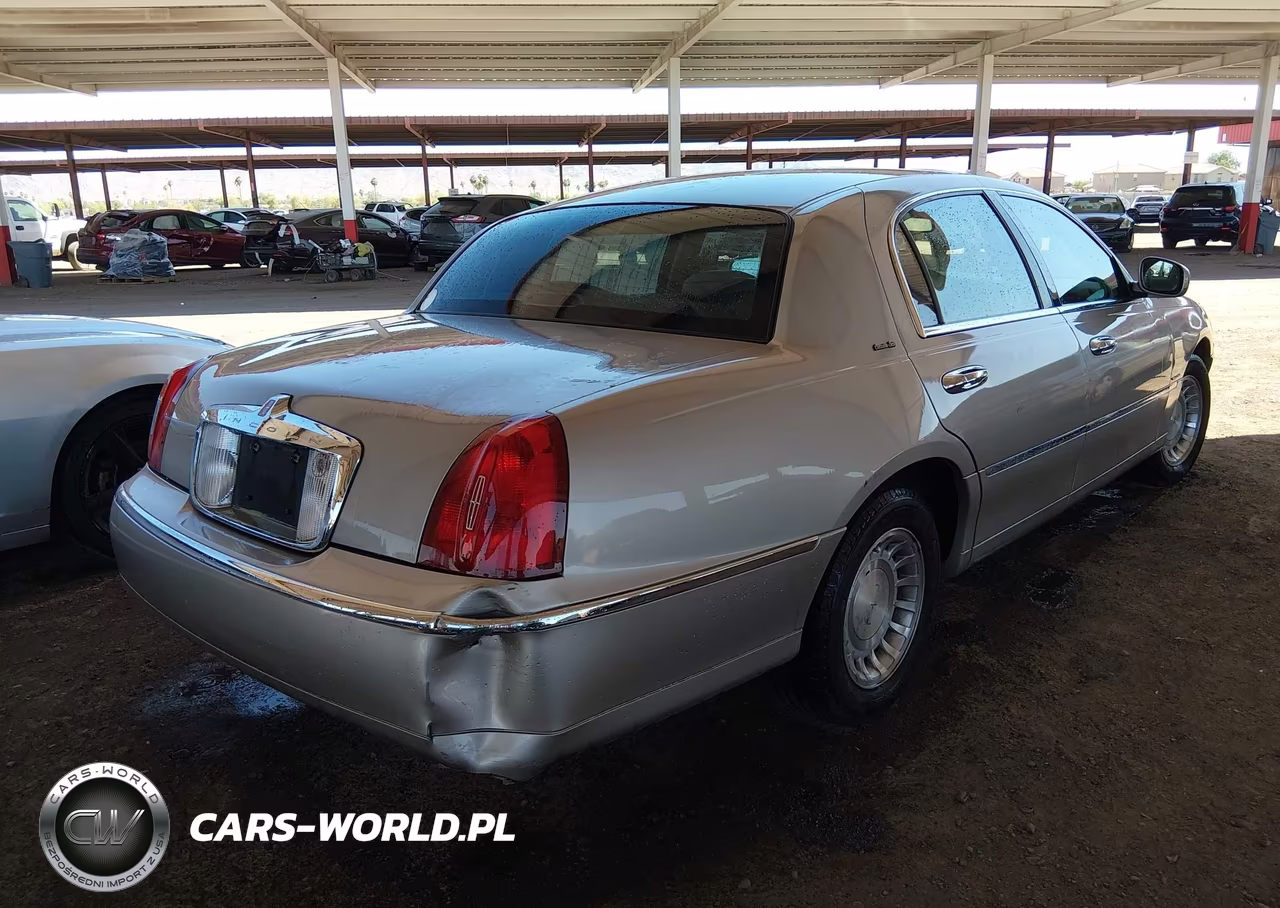 2000 Lincoln Town Car Executive VIN:1LNHM81WXYY918811 - 4