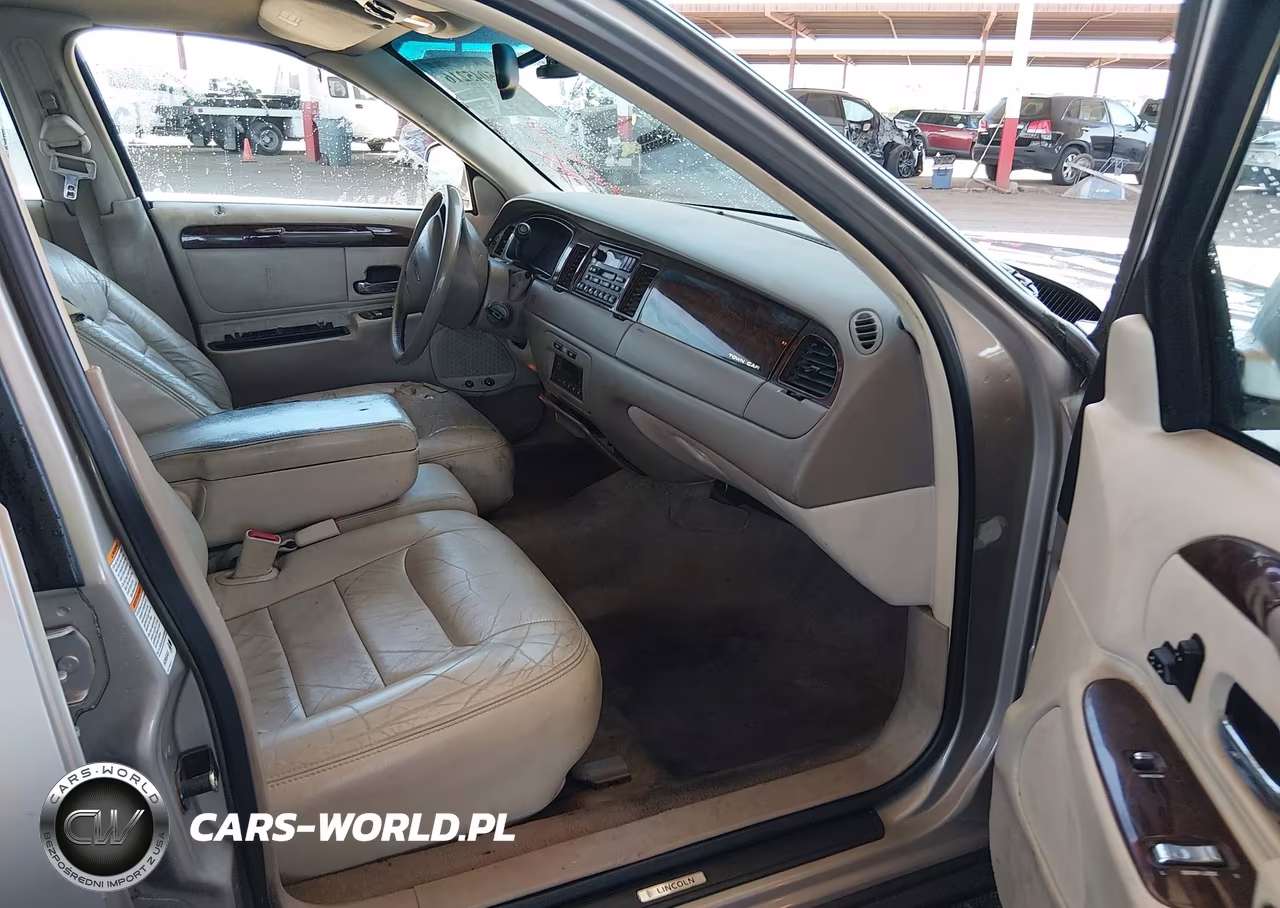 2000 Lincoln Town Car Executive VIN:1LNHM81WXYY918811 - 5