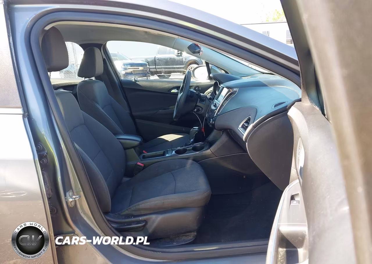 2019 Chevrolet Cruze Lt VIN:1G1BE5SM0K7123775 - 5