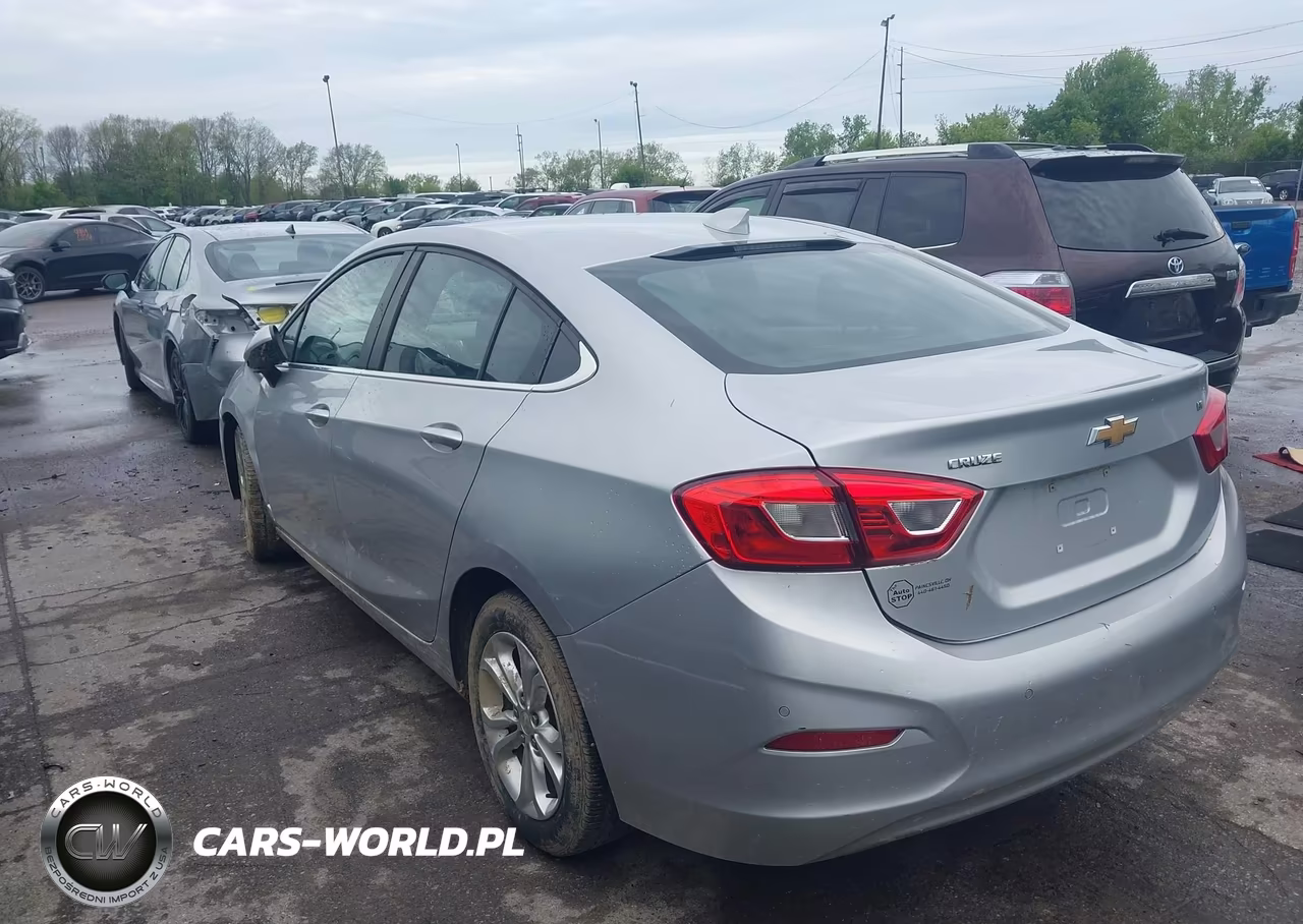 2019 Chevrolet Cruze Lt VIN:1G1BE5SM8K7102303 - 3