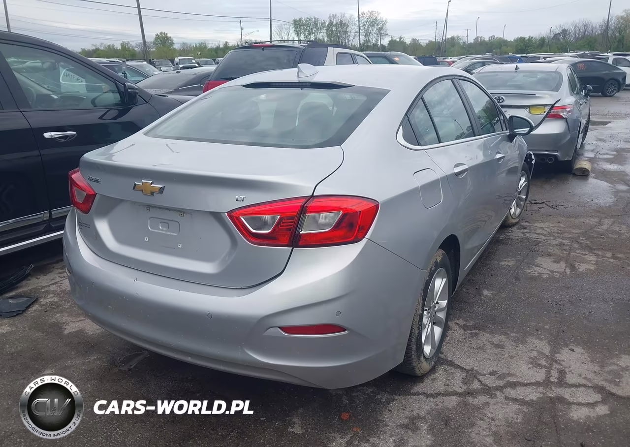 2019 Chevrolet Cruze Lt VIN:1G1BE5SM8K7102303 - 4