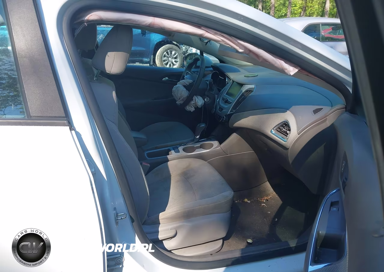 2017 Chevrolet Cruze Ls Auto VIN:1G1BC5SM2H7107575 - 5