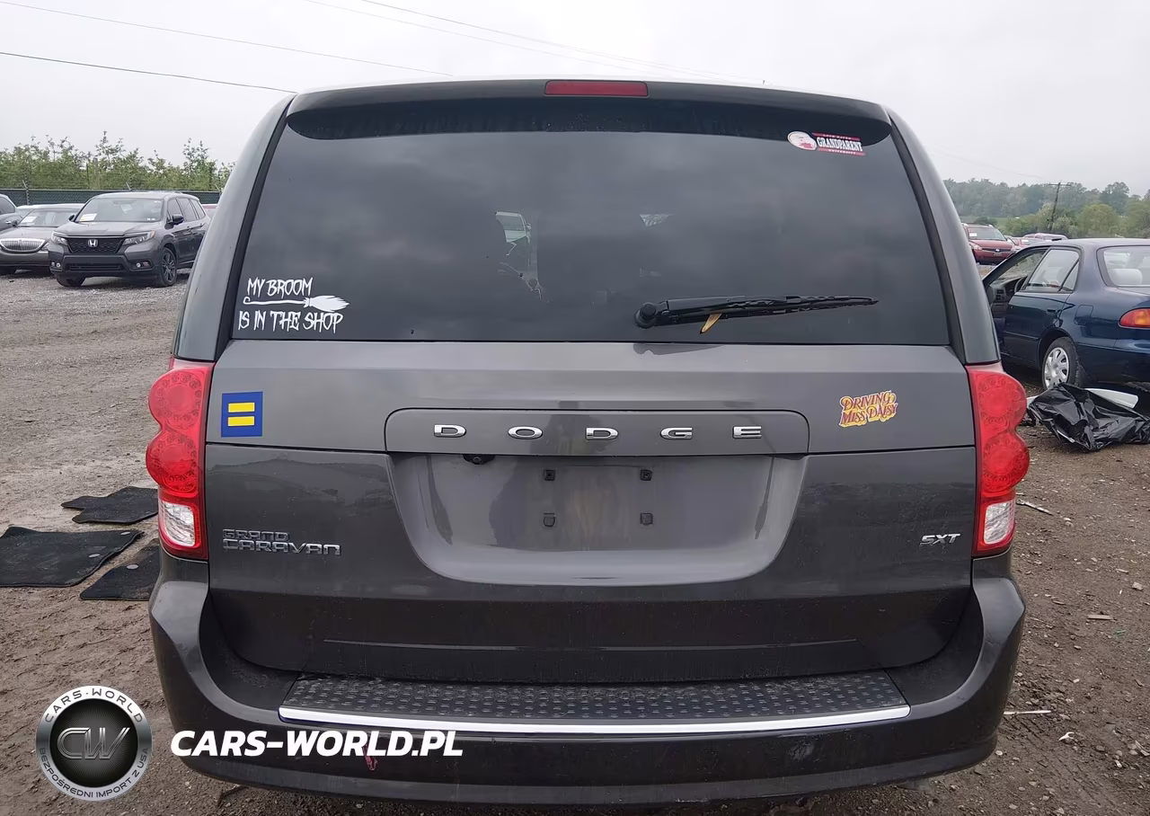 2018 Dodge Grand Caravan Sxt VIN:2C4RDGCG6JR304695 - 16