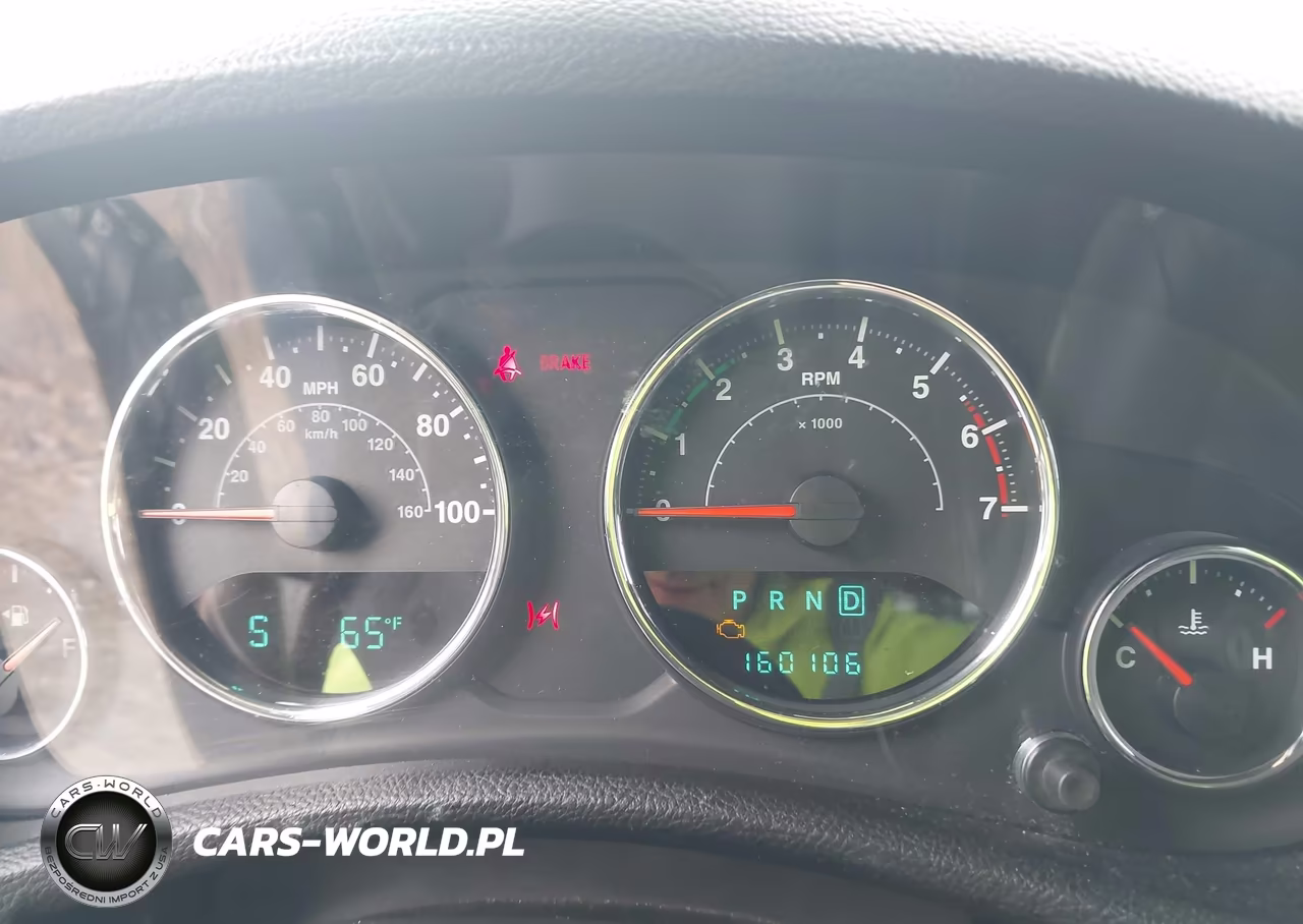 2011 Jeep Wrangler Unlimited Sahara VIN:1J4BA5H10BL563853 - 7