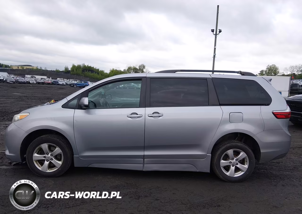 2017 Toyota Sienna Le 8 Passenger VIN:5TDKZ3DC1HS823792 - 14