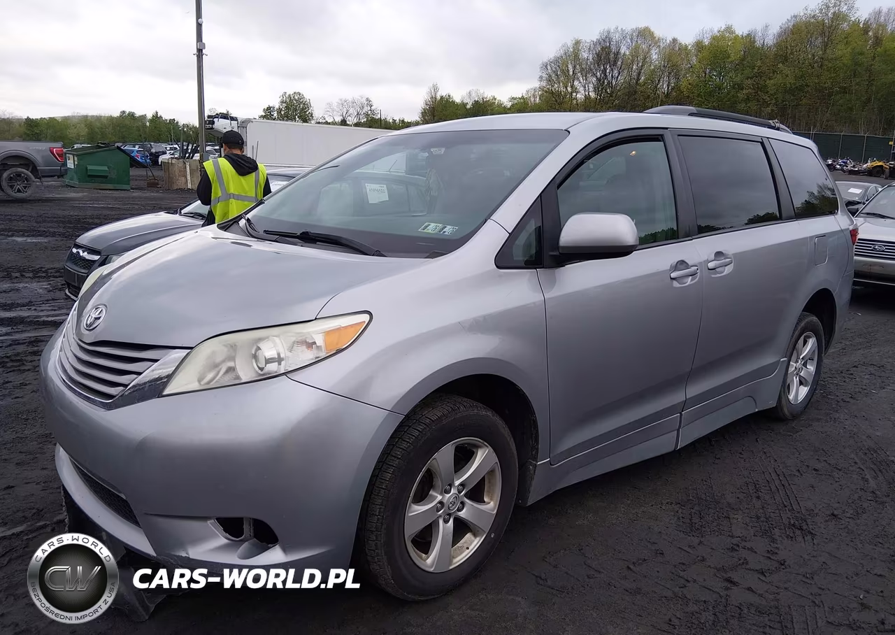2017 Toyota Sienna Le 8 Passenger VIN:5TDKZ3DC1HS823792 - 2