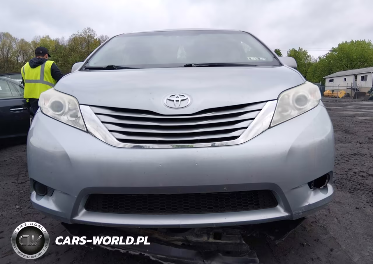 2017 Toyota Sienna Le 8 Passenger VIN:5TDKZ3DC1HS823792 - 6