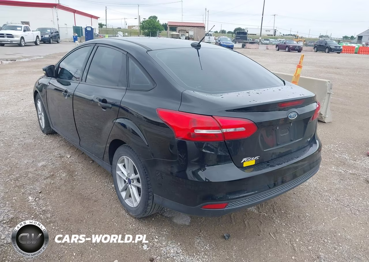 2017 Ford Focus Se VIN:1FADP3F20HL338070 - 3