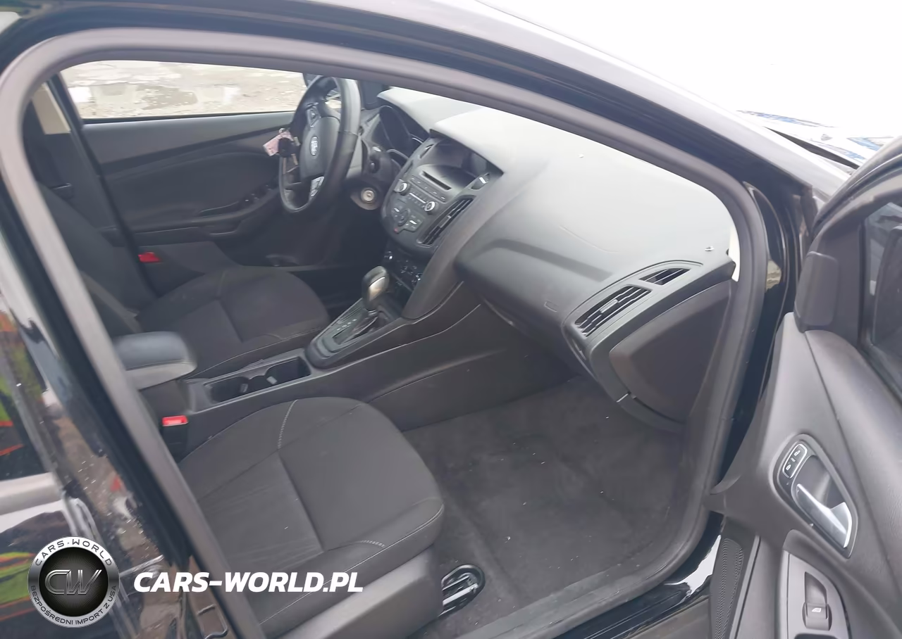 2017 Ford Focus Se VIN:1FADP3F20HL338070 - 5