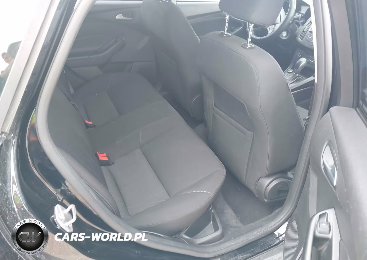 2017 Ford Focus Se VIN:1FADP3F20HL338070 - 8