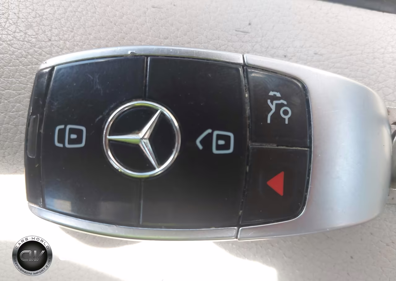 2018 Mercedes-Benz E 300 VIN:WDDZF4JB5JA470877 - 11