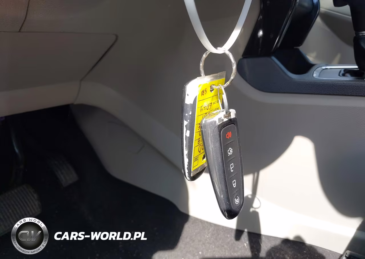 2018 Ford Escape Titanium VIN:1FMCU9J97JUA72581 - 11