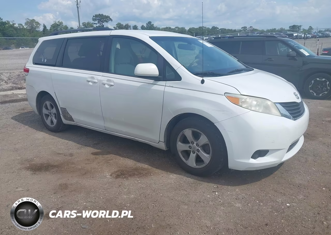2013 Toyota Sienna Le V6 8 Passenger – zdjęcie 1 z 17