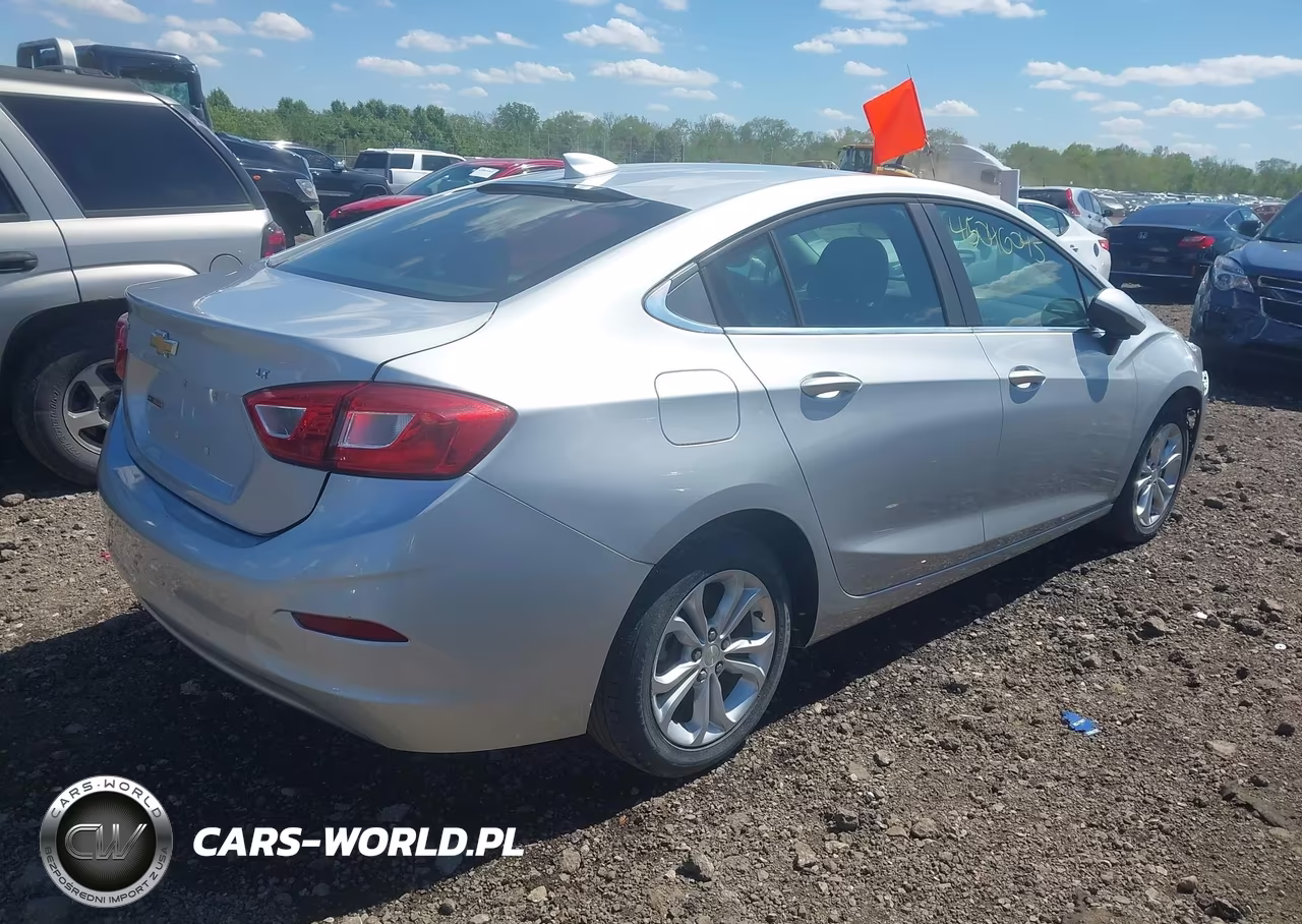2019 Chevrolet Cruze Lt VIN:1G1BE5SM7K7144882 - 4