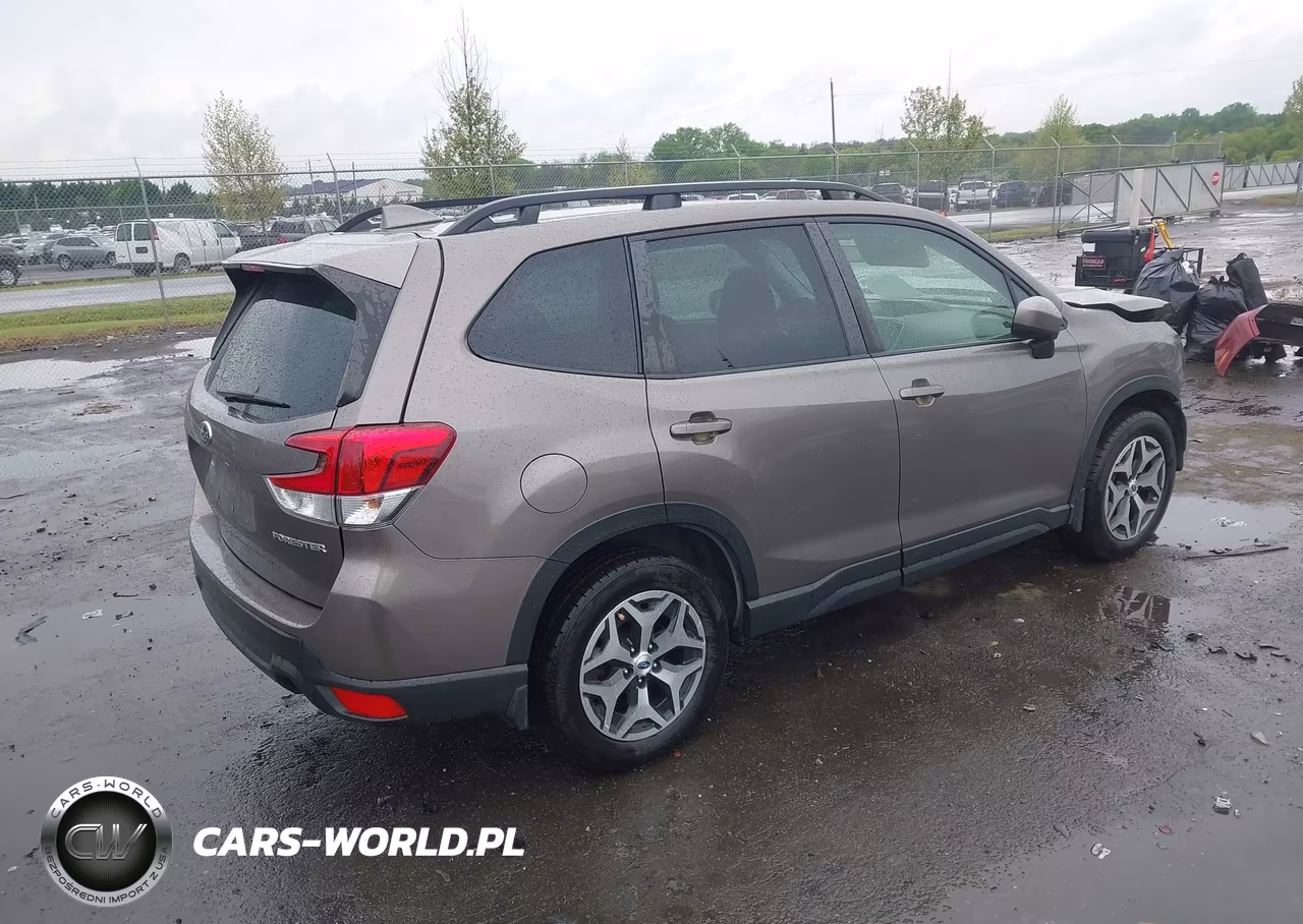 2023 Subaru Forester Premium VIN:JF2SKADC3PH482148 - 4