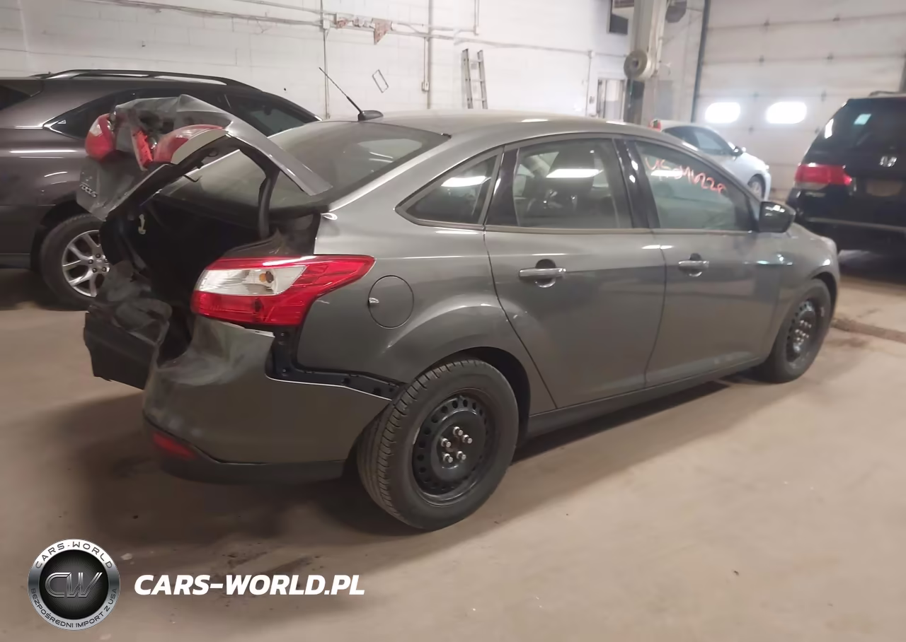 2012 Ford Focus Se VIN:1FAHP3F21CL324236 - 4