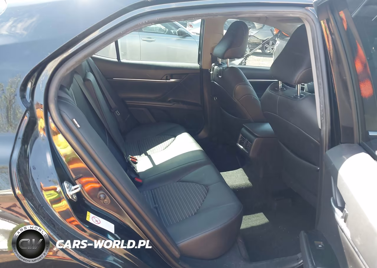 2018 Toyota Camry Se VIN:4T1B11HK4JU047863 - 8
