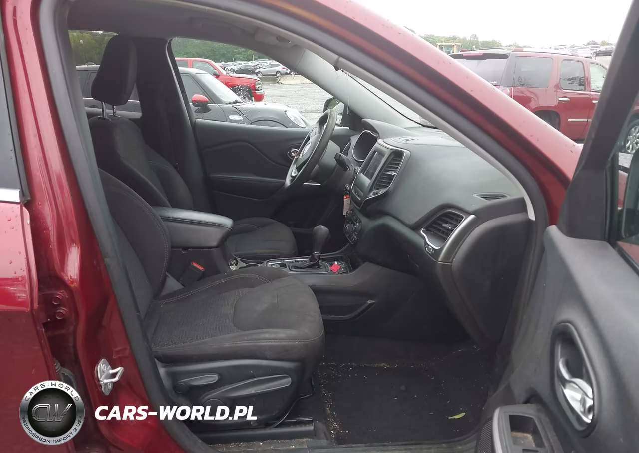2019 Jeep Cherokee Latitude Fwd VIN:1C4PJLCB5KD160638 - 5