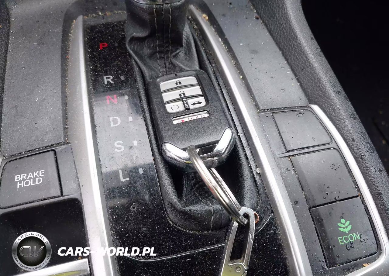 2018 Honda Civic Touring VIN:19XFC1F93JE200201 - 11