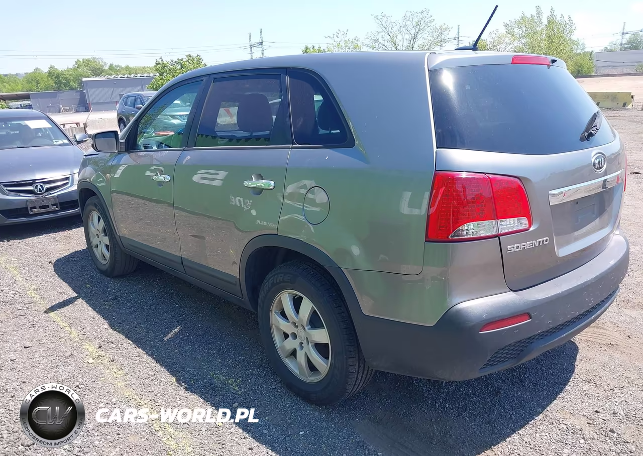 2011 Kia Sorento Lx VIN:5XYKT3A18BG095025 - 3