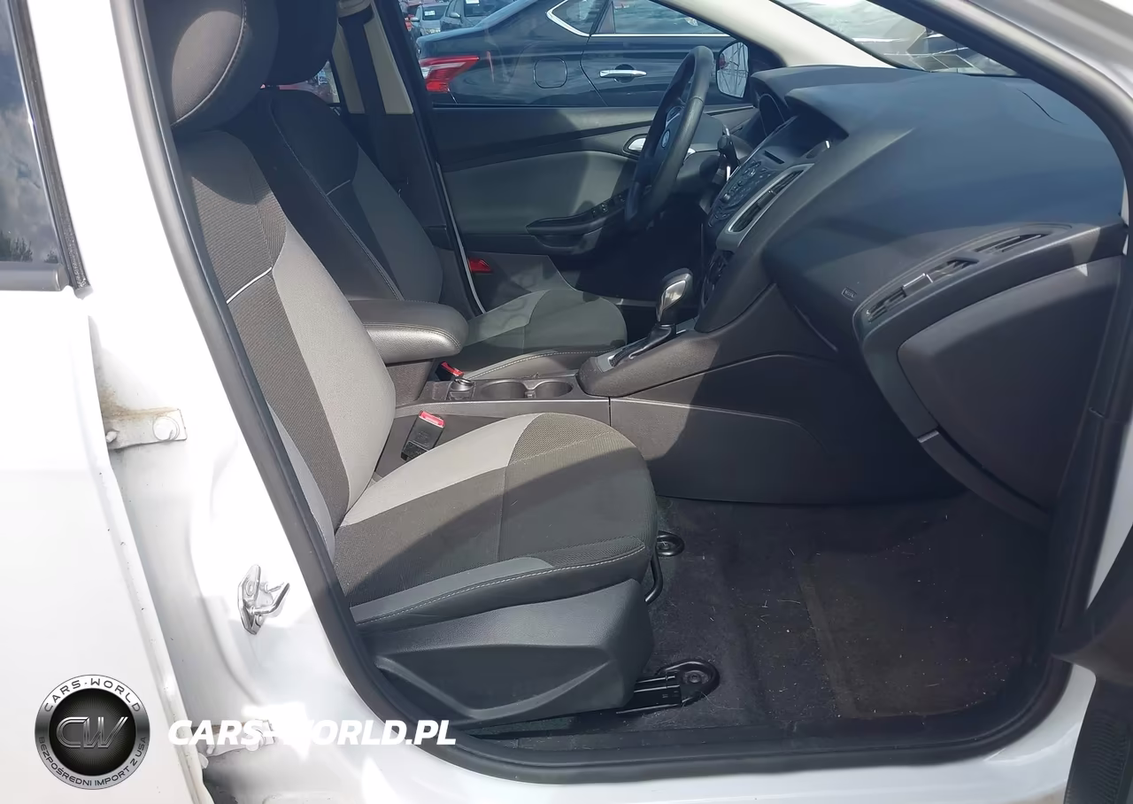 2014 Ford Focus Se VIN:1FADP3F28EL366596 - 5