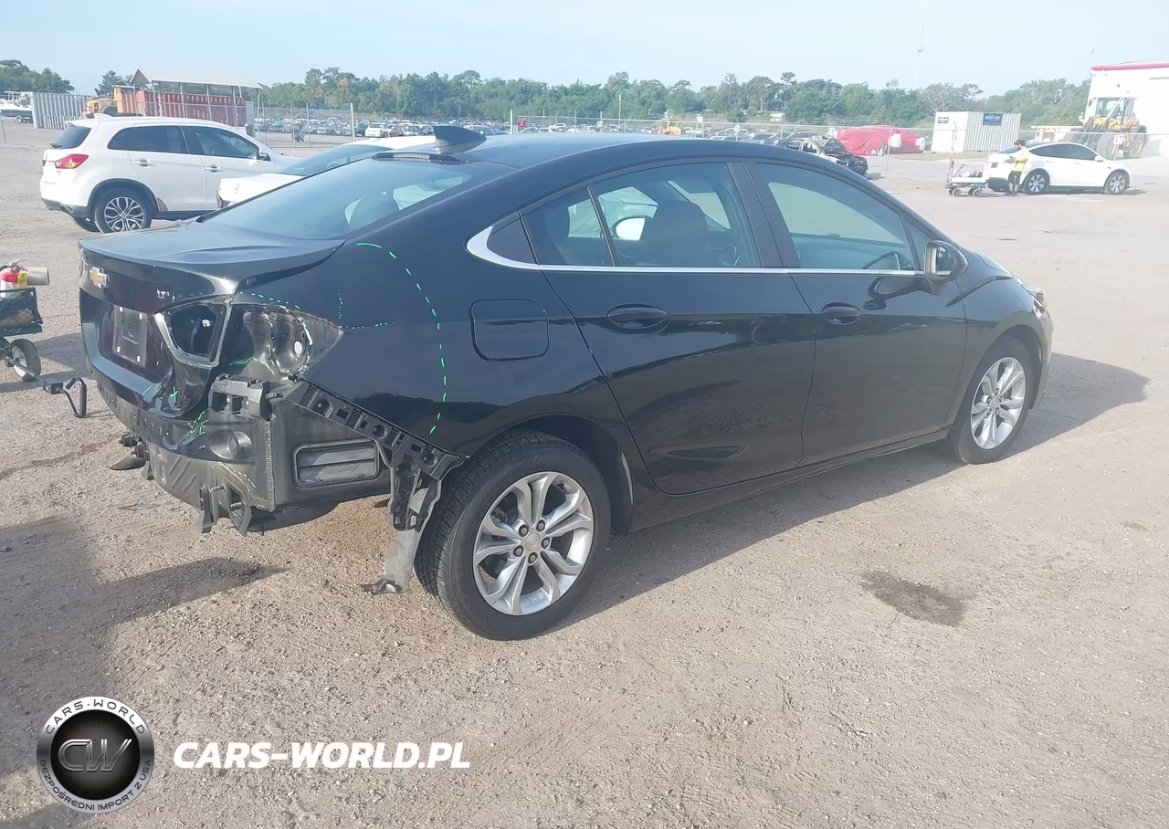 2019 Chevrolet Cruze Lt VIN:1G1BE5SM4K7115808 - 4