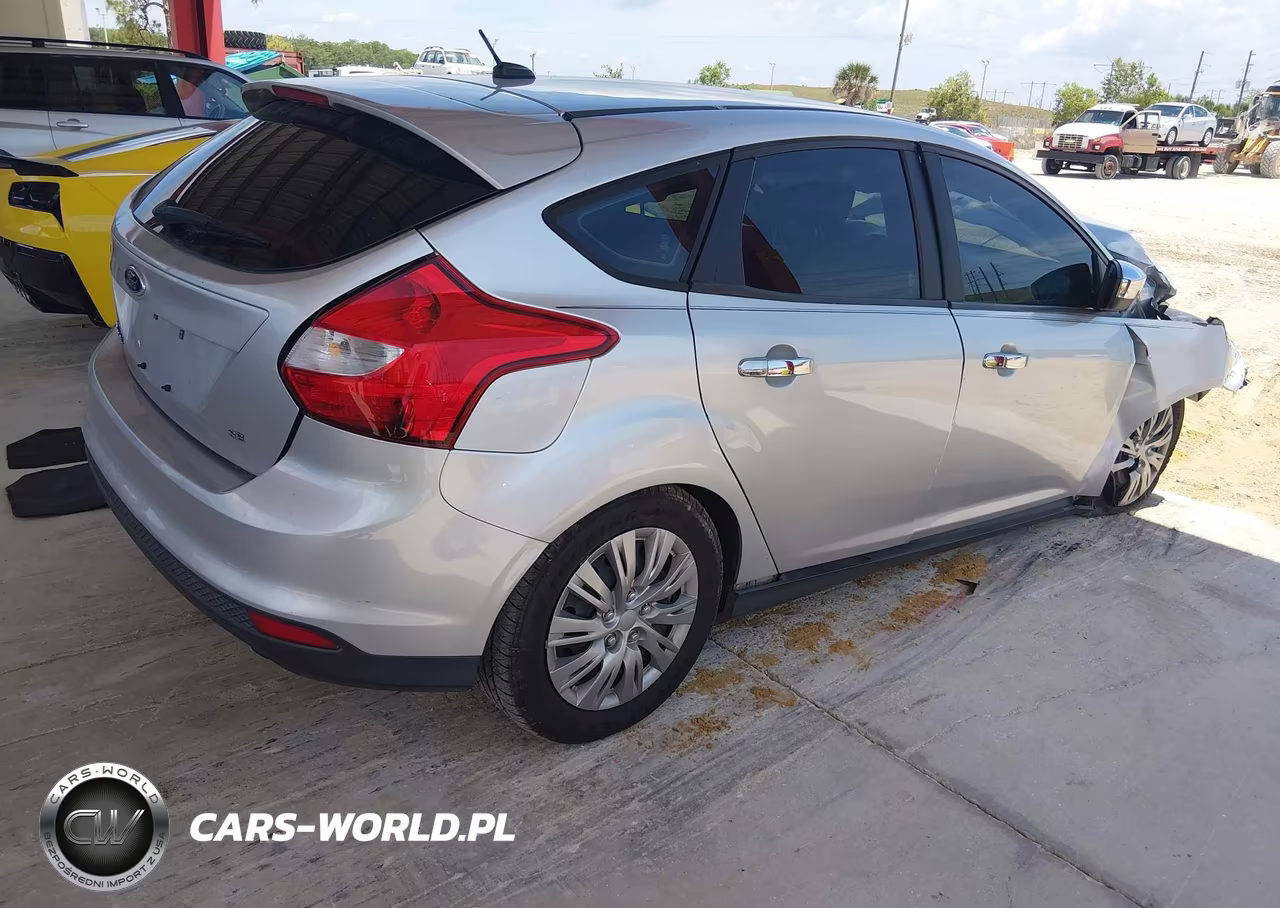 2012 Ford Focus Se VIN:1FAHP3K27CL307320 - 4