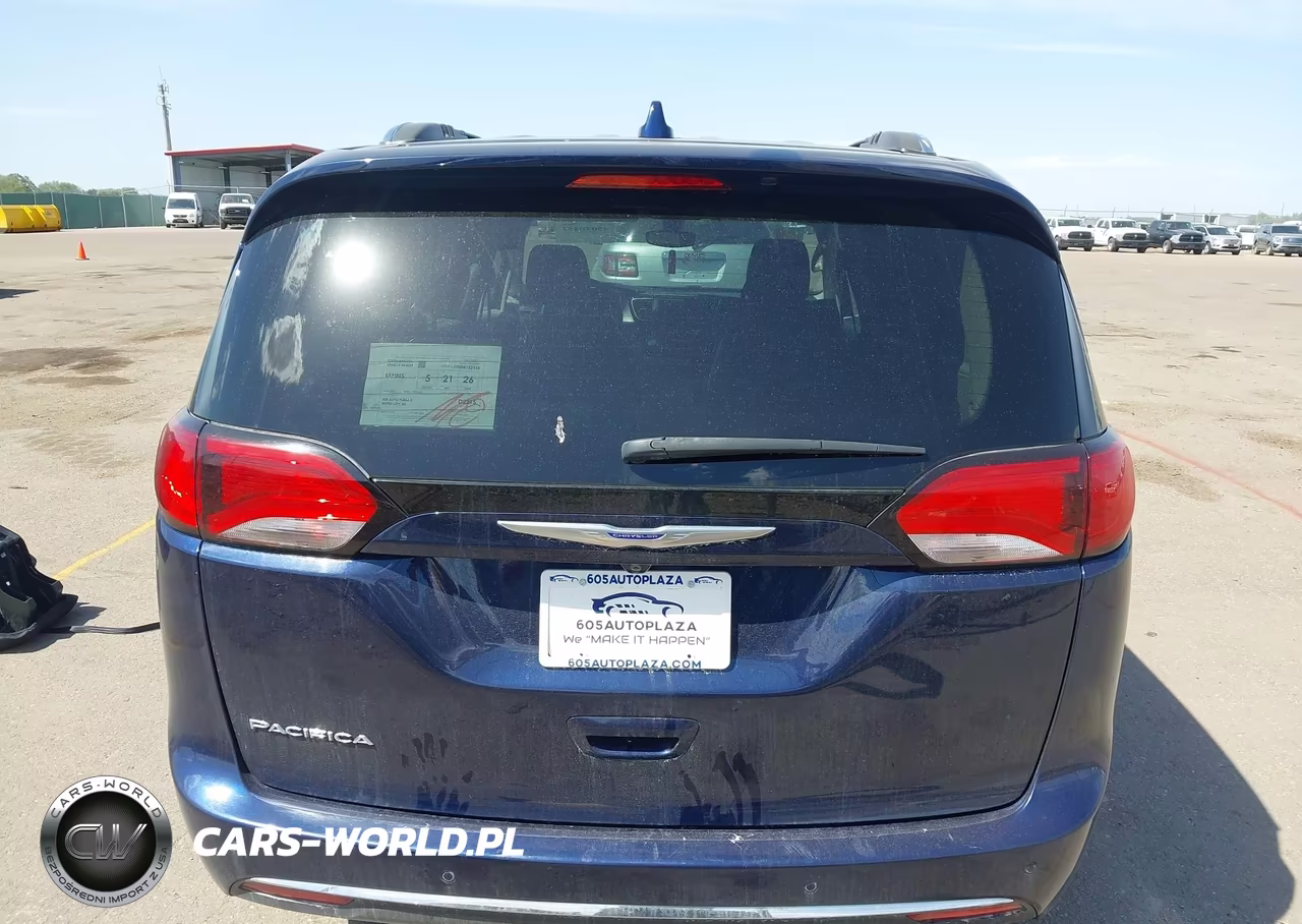 2020 Chrysler Pacifica Touring L VIN:2C4RC1BG3LR157658 - 17