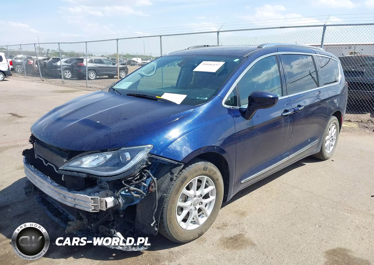2020 Chrysler Pacifica Touring L VIN:2C4RC1BG3LR157658 - 2