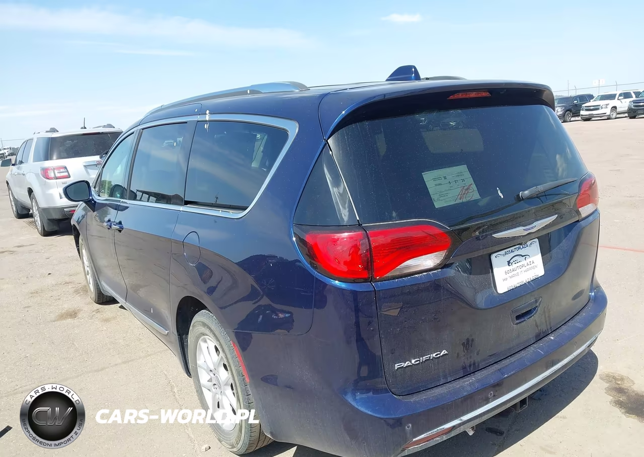 2020 Chrysler Pacifica Touring L VIN:2C4RC1BG3LR157658 - 3