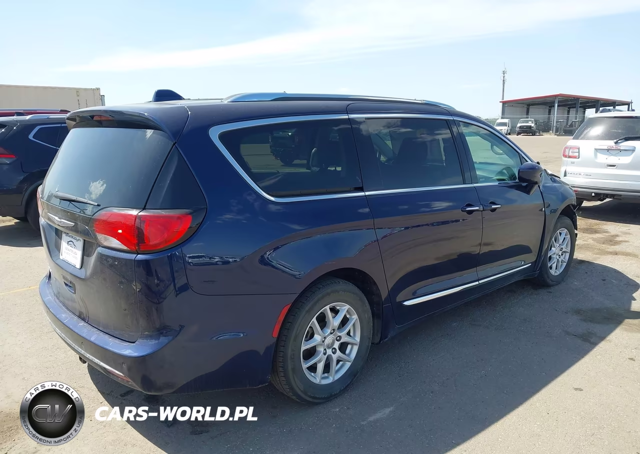 2020 Chrysler Pacifica Touring L VIN:2C4RC1BG3LR157658 - 4