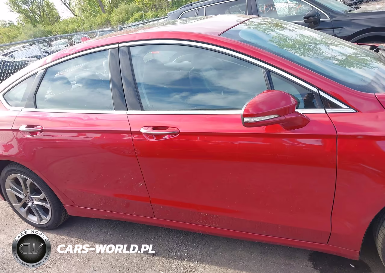 2020 Ford Fusion Hybrid Titanium VIN:3FA6P0RU5LR100293 - 13