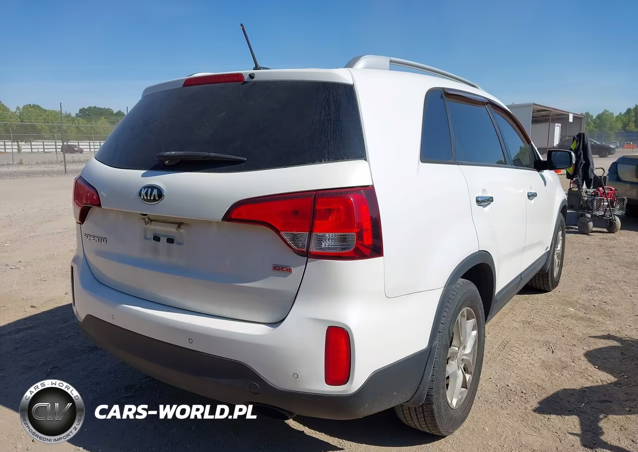 2015 Kia Sorento Lx VIN:5XYKTDA60FG635992 - 4