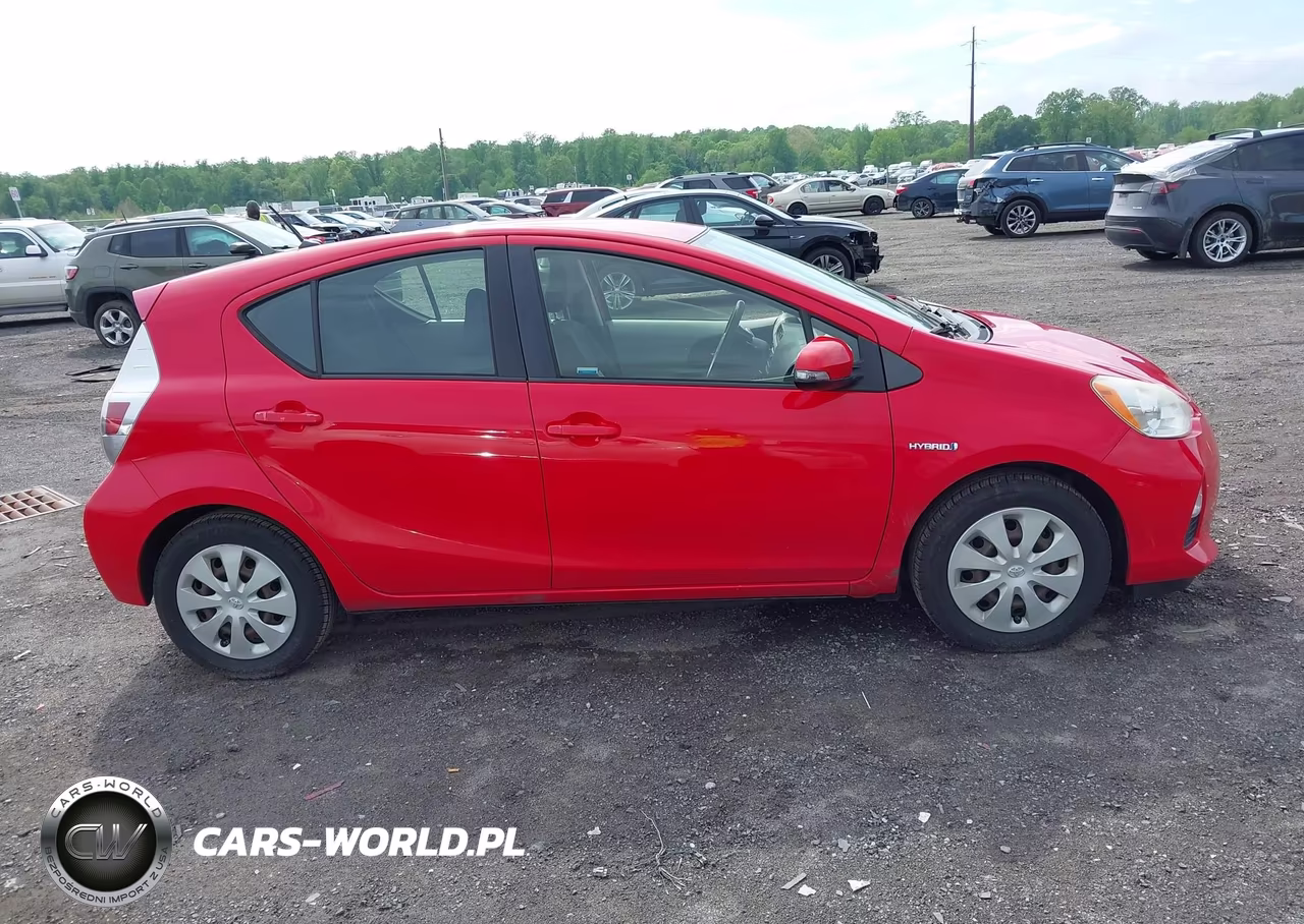 2013 Toyota Prius C Two VIN:JTDKDTB3XD1544107 - 13