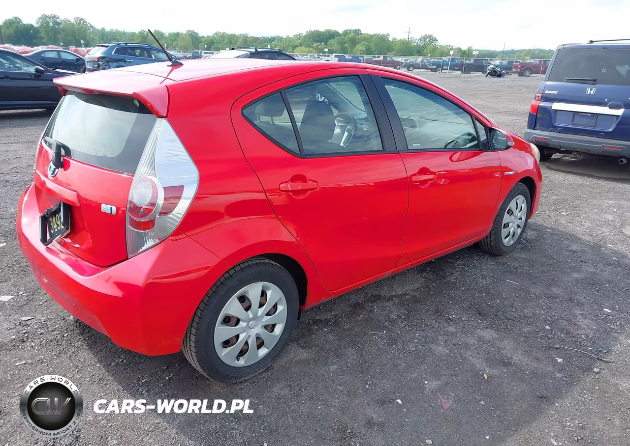 2013 Toyota Prius C Two VIN:JTDKDTB3XD1544107 - 4