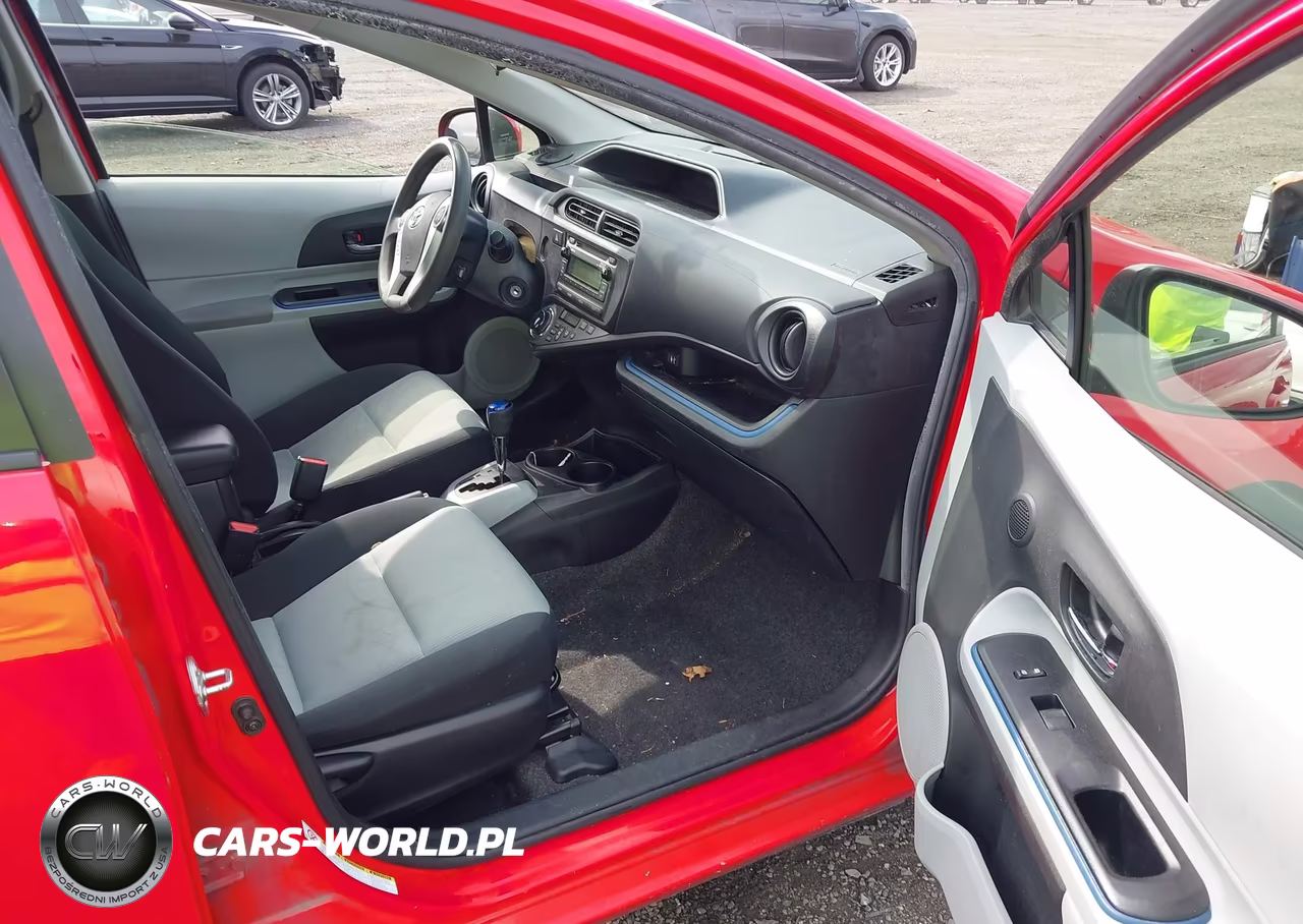 2013 Toyota Prius C Two VIN:JTDKDTB3XD1544107 - 5