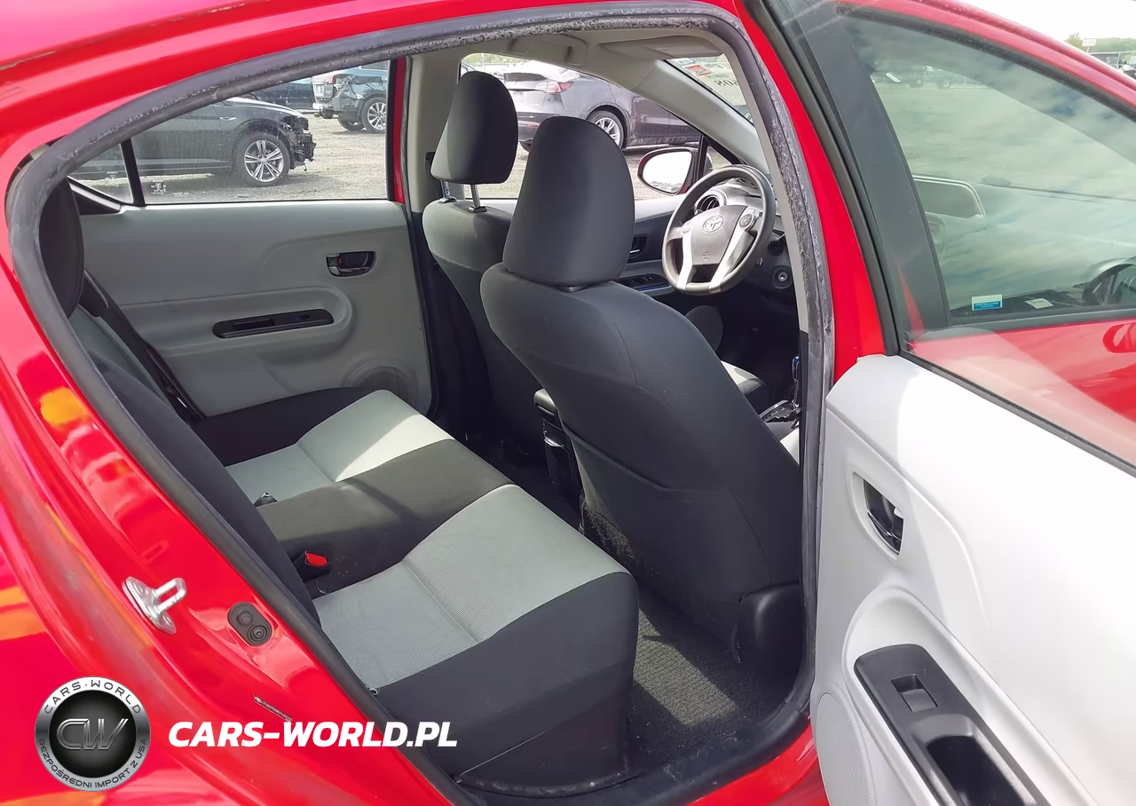 2013 Toyota Prius C Two VIN:JTDKDTB3XD1544107 - 8
