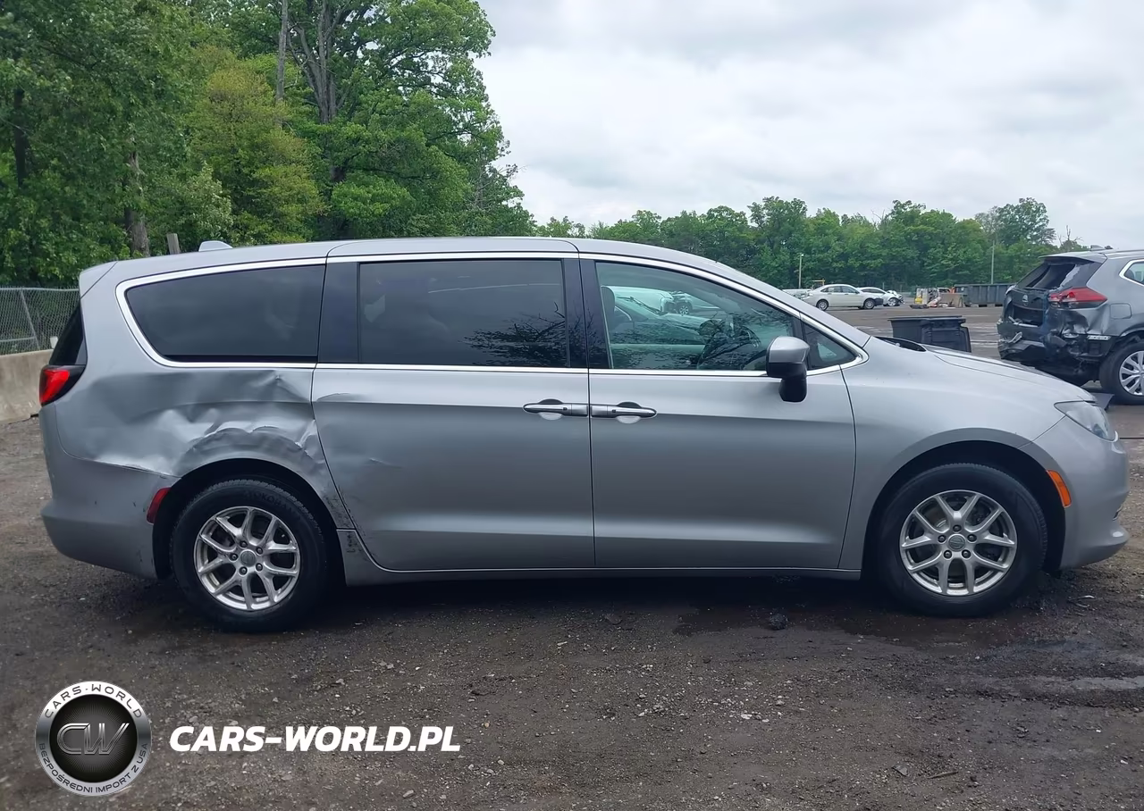 2017 Chrysler Pacifica Touring VIN:2C4RC1DG7HR512870 - 13