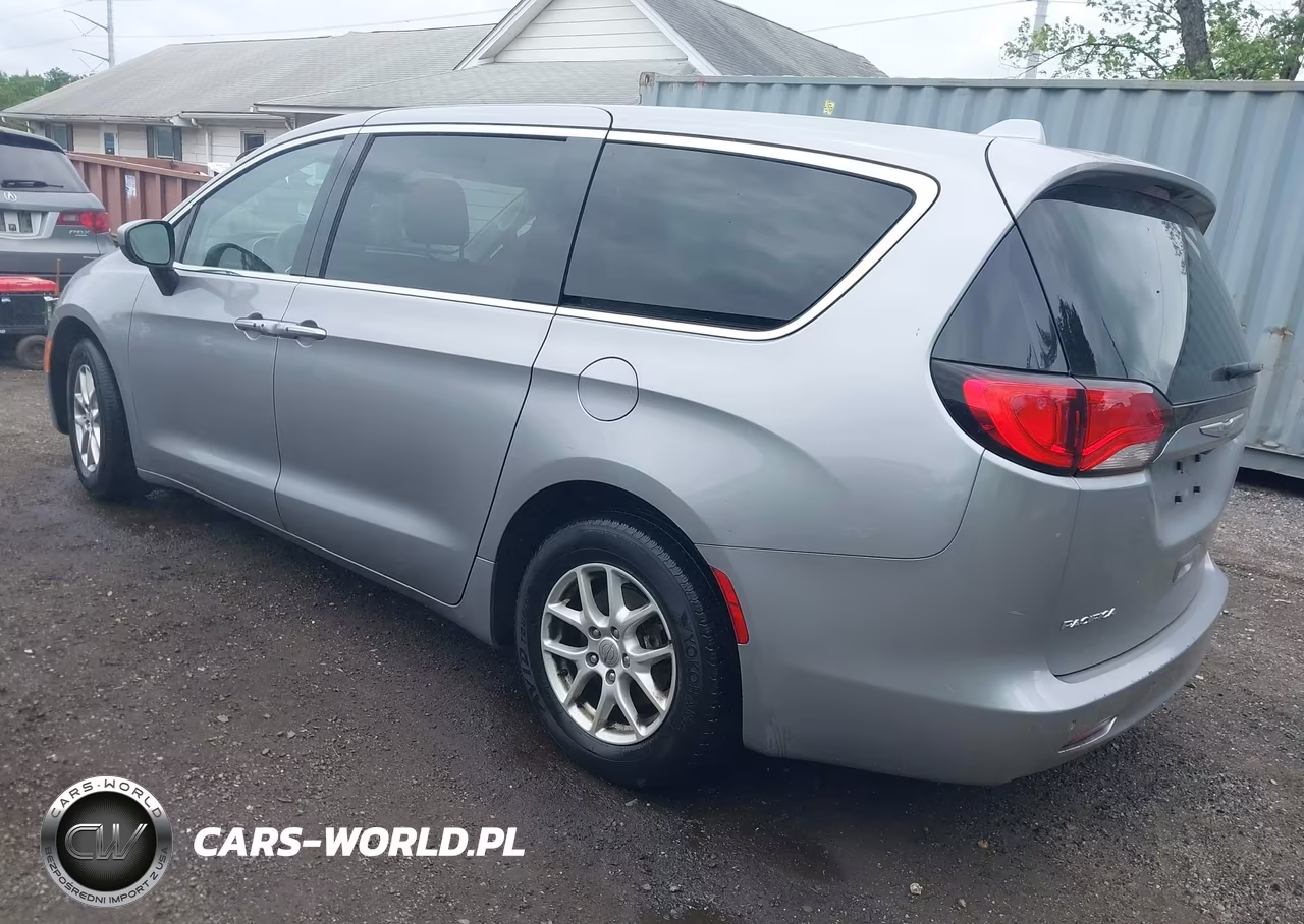 2017 Chrysler Pacifica Touring VIN:2C4RC1DG7HR512870 - 3