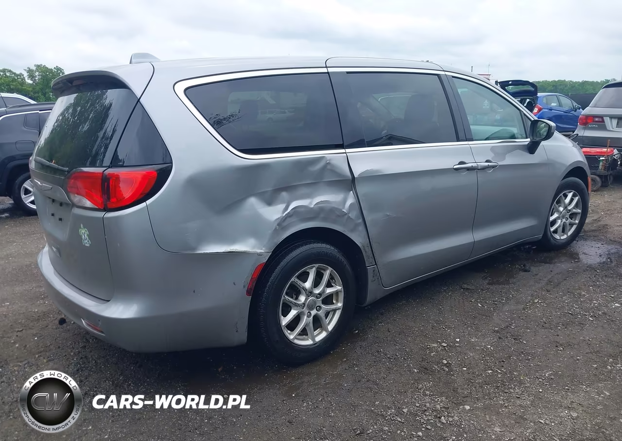 2017 Chrysler Pacifica Touring VIN:2C4RC1DG7HR512870 - 4