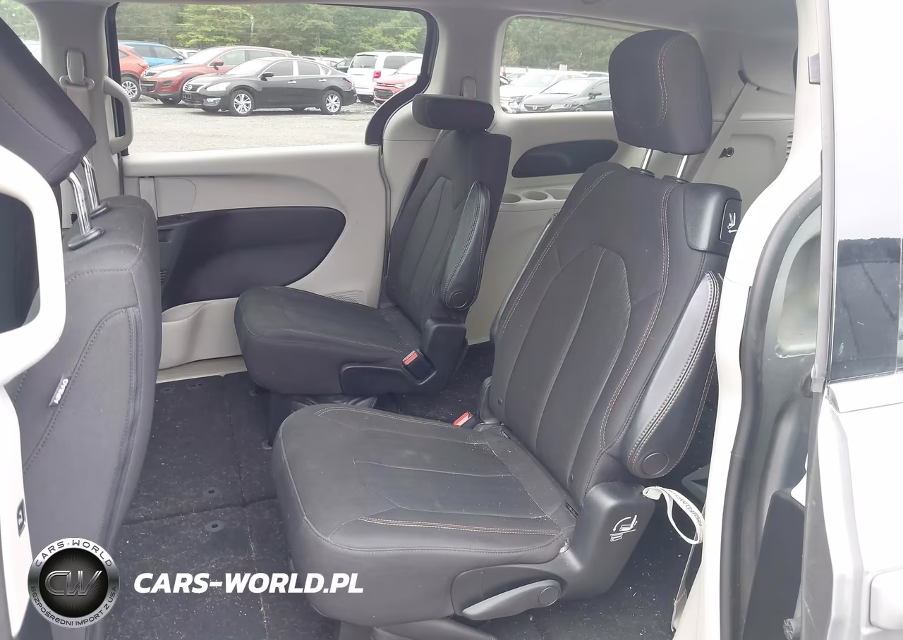2017 Chrysler Pacifica Touring VIN:2C4RC1DG7HR512870 - 8