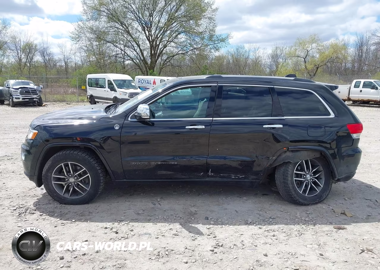 2018 Jeep Grand Cherokee Overland 4X4 VIN:1C4RJFCM9JC479900 - 15